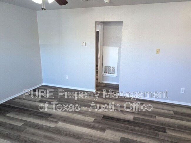 512 Lenora Dr Taylor, TX 76574 photo 3