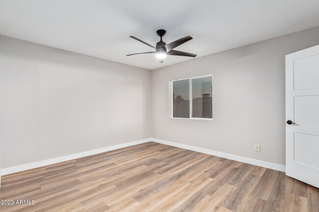 5909 W Elm St Phoenix, AZ 85033 photo 3