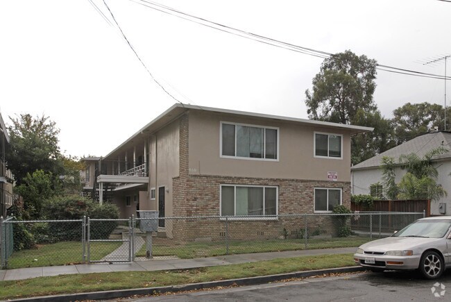 860 Calhoun St photo 2