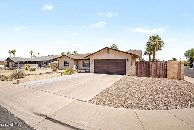 1340 E Donner Dr Tempe, AZ 85282 photo 2