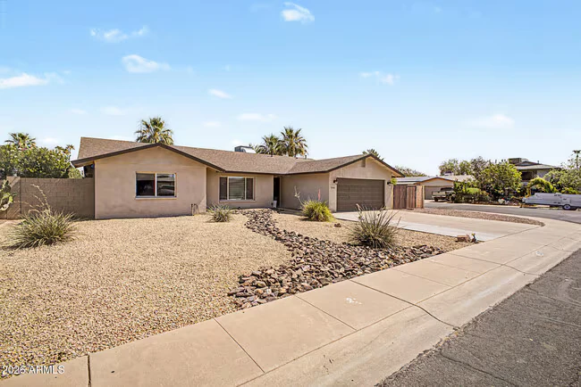 1340 E Donner Dr Tempe, AZ 85282 photo 3