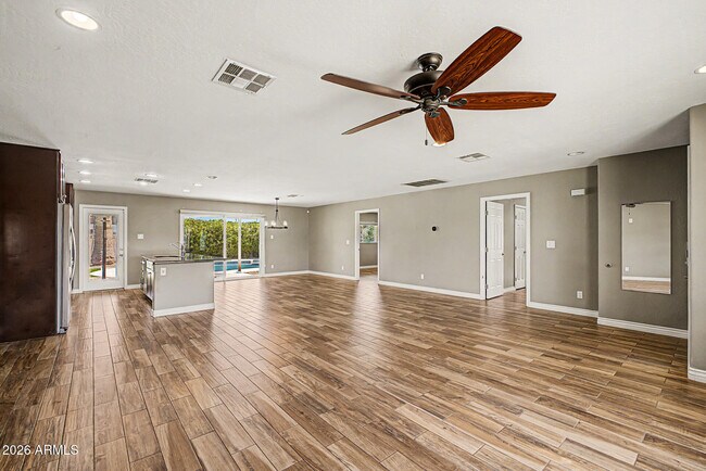 1340 E Donner Dr Tempe, AZ 85282 photo 5