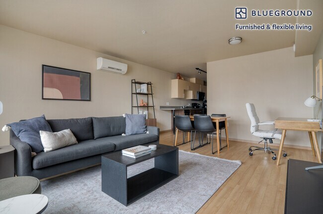708 6th Ave N Seattle, WA 98109 photo 4