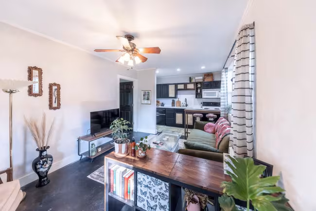 619 N Clinton Ave Dallas, TX 75208 photo 3