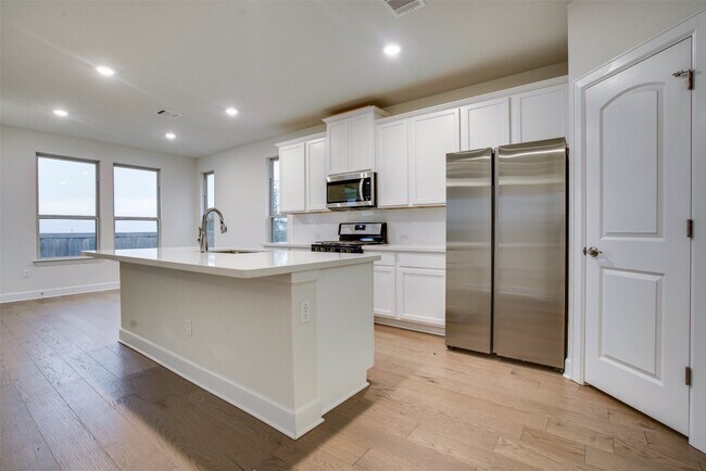 8612 Cumbrae Ln Austin, TX 78744 photo 4