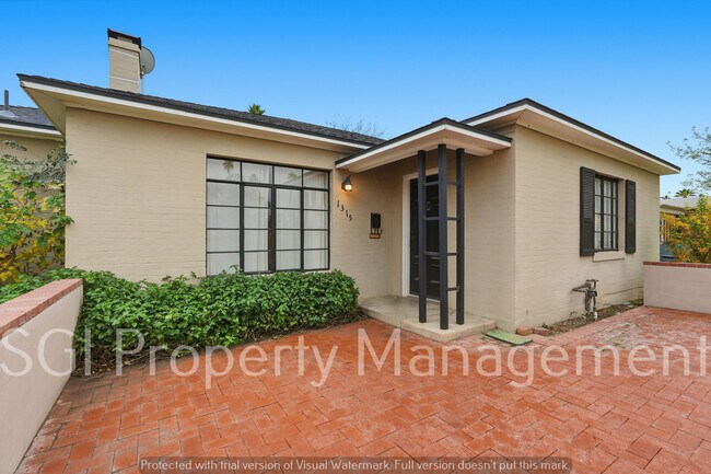 1315 W Holly St photo 5
