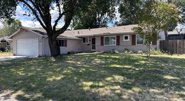 1419 Cambridge St Novato, CA 94947 photo 2