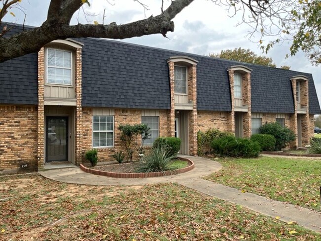 110-116 Meadow View Dr Cleburne, TX 76033 photo 2