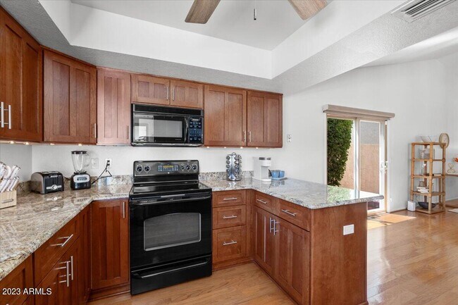 9081 E Sahuaro Dr Scottsdale, AZ 85260 photo 2