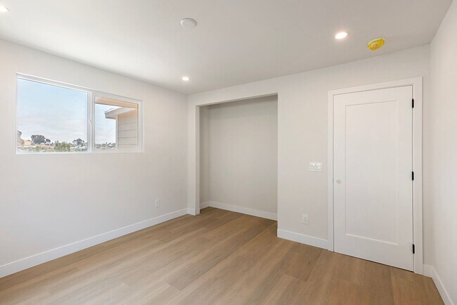 6327 Brooklyn Ave San Diego, CA 92114 photo 3