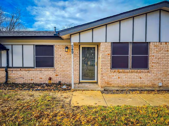 549 NW Hillery St Burleson, TX 76028 photo 2