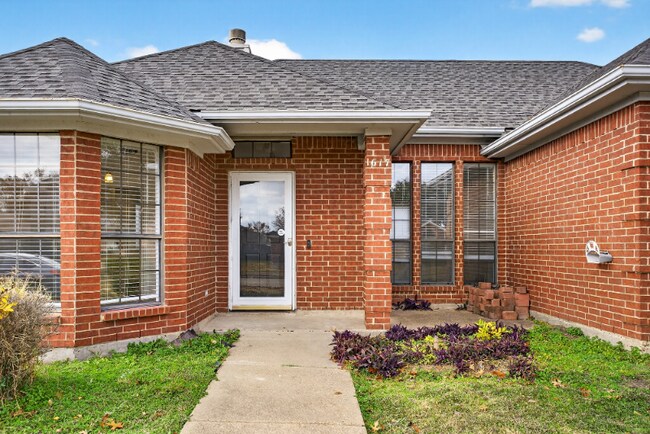 1617 Briargrove Dr Mesquite, TX 75181 photo 3