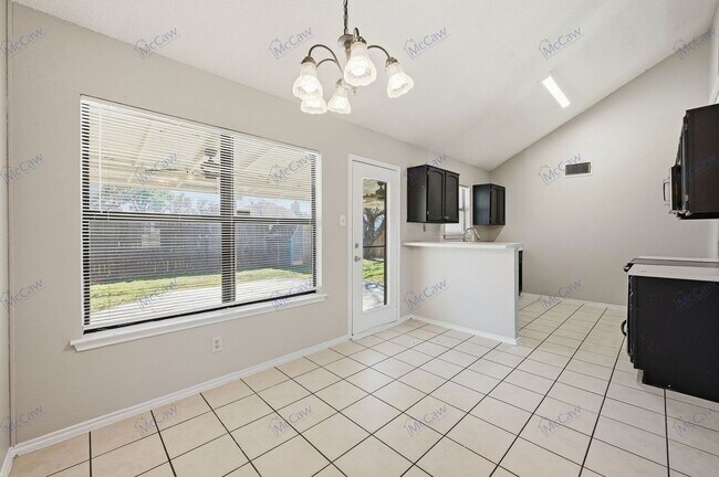 1069 W Hills Terrace Saginaw, TX 76179 photo 5