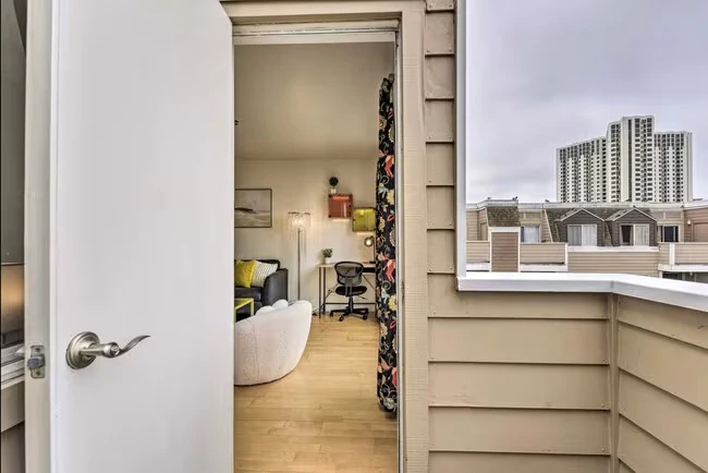 6400 Christie Ave Emeryville, CA 94608 photo 2