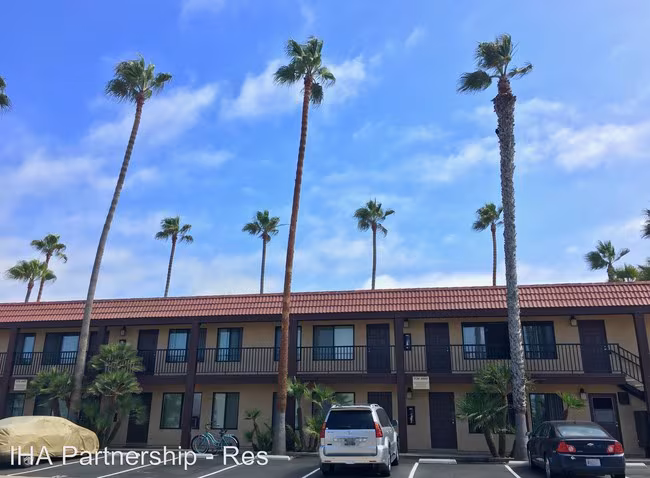 Imperial Palms Apartments photo 2