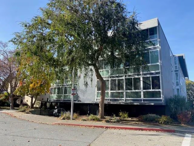 6 Seville Way San Mateo, CA 94402 photo 3