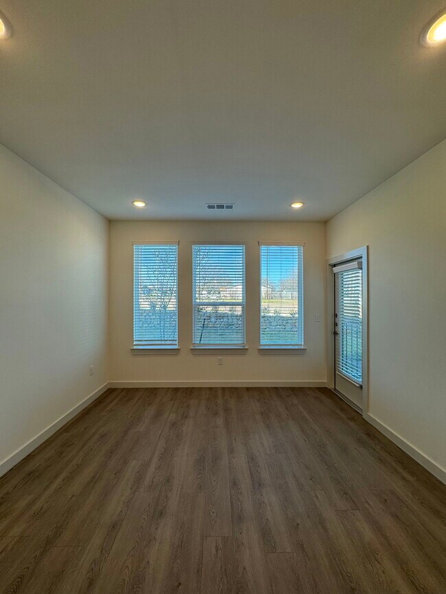 601 Alemeda St Fort Worth, TX 76108 photo 3