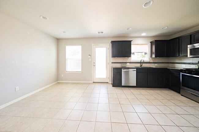 131 Gambel Oak Way San Marcos, TX 78666 photo 4