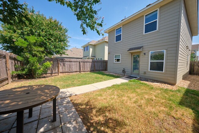 131 Gambel Oak Way San Marcos, TX 78666 photo 2