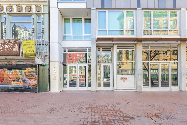 1075 Market St photo 3
