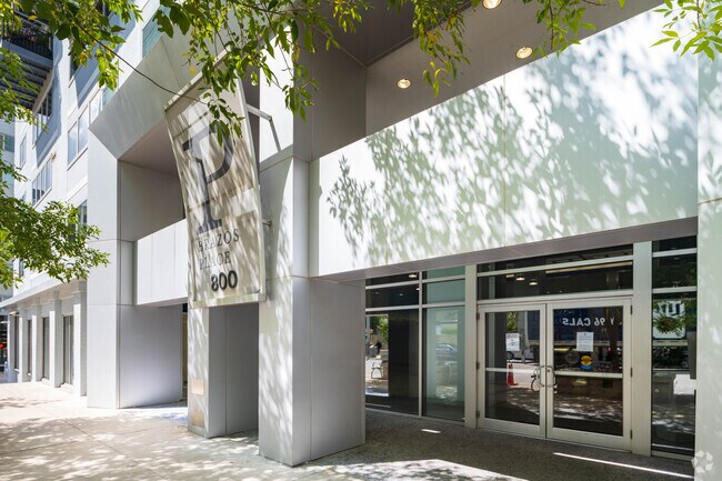 Brazos Place photo 5