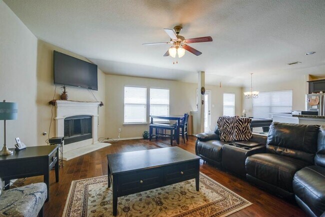 1014 LAKE GROVE DR photo 5