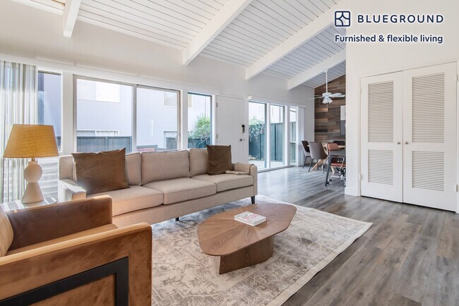 801 Middlefield Rd Palo Alto, CA 94301 photo 3