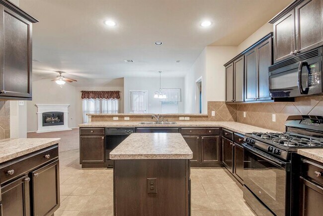 1113 N Chambers Lane photo 3