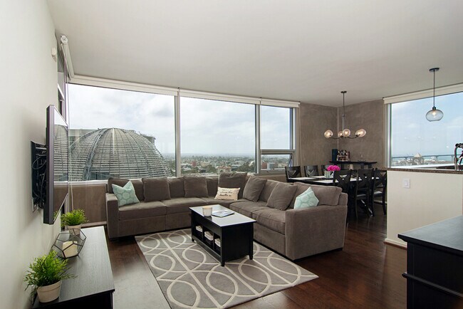 321 Tenth Ave San Diego, CA 92101 photo 3