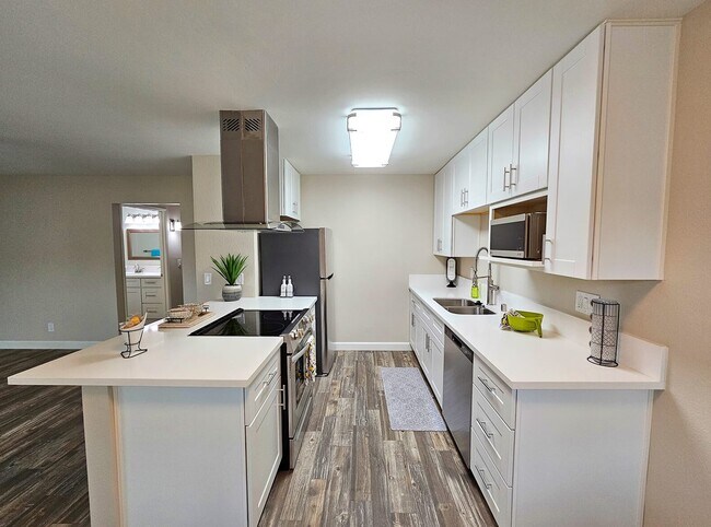 Parklane Apartments photo 2