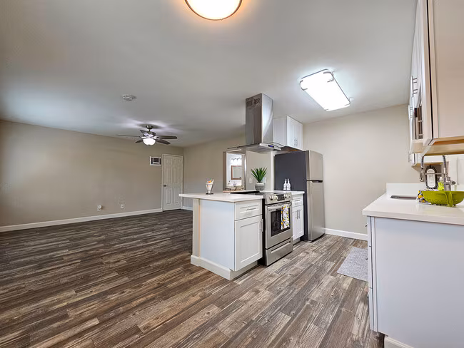 Parklane Apartments photo 4