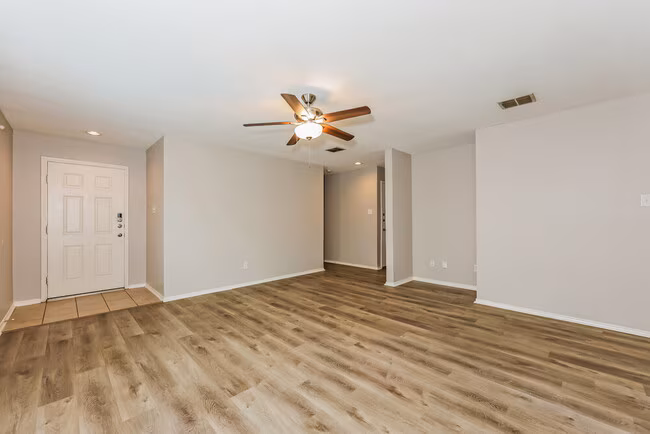 1104 Cottonwood Drive, Crowley, TX 76036 photo 4