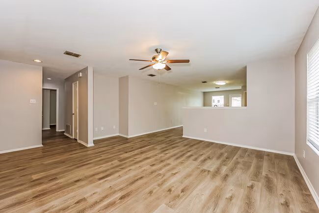 1104 Cottonwood Drive, Crowley, TX 76036 photo 3