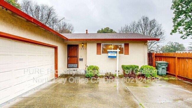1241 Phyllis Cir Santa Rosa, CA 95401 photo 2