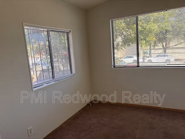 4915 Shattuck Ave, Oakland (Condo) photo 4