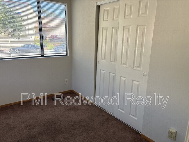 4915 Shattuck Ave, Oakland (Condo) photo 2