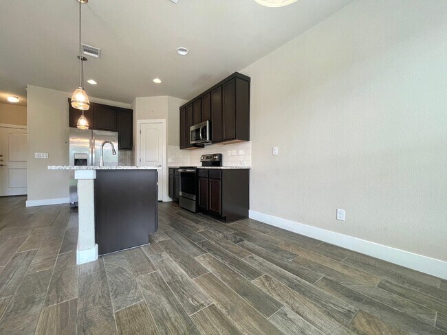464 High Tech Dr Georgetown, TX 78626 photo 3