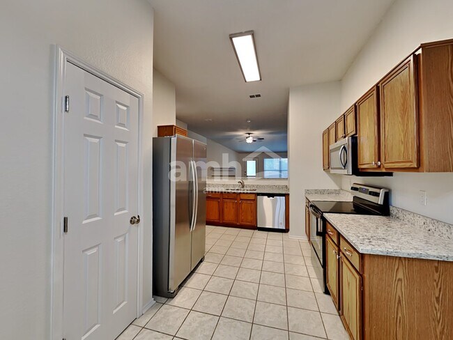 1041 Mckavett Drive, Burleson, TX 76028 photo 3