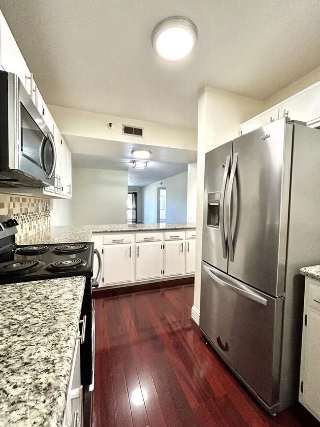 2 Elm St San Carlos, CA 94070 photo 4