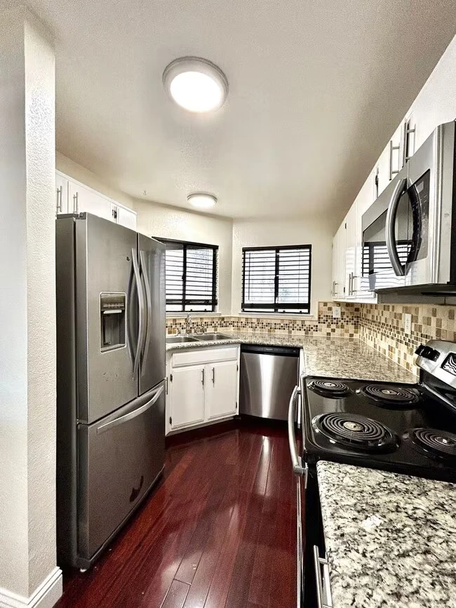 2 Elm St San Carlos, CA 94070 photo 3