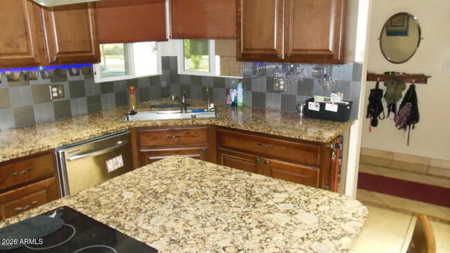1627 E FREMONT Drive photo 4