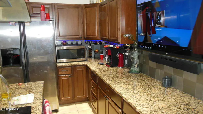 1627 E FREMONT Drive photo 3