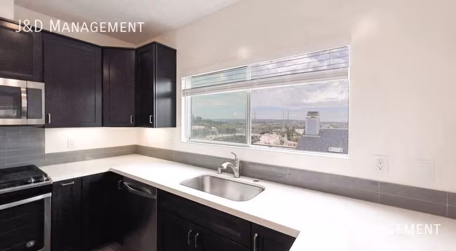 1136 Fresno St San Diego, CA 92110 photo 2