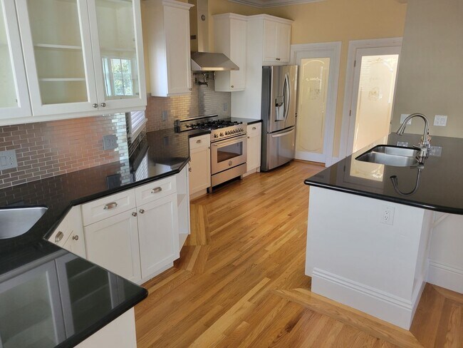 1902 Leavenworth Street, San Francisco, CA 94133 photo 3
