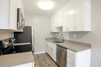 Woodside Court photo 4