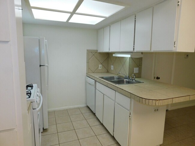 8208 Hood Cir Austin, TX 78745 photo 5
