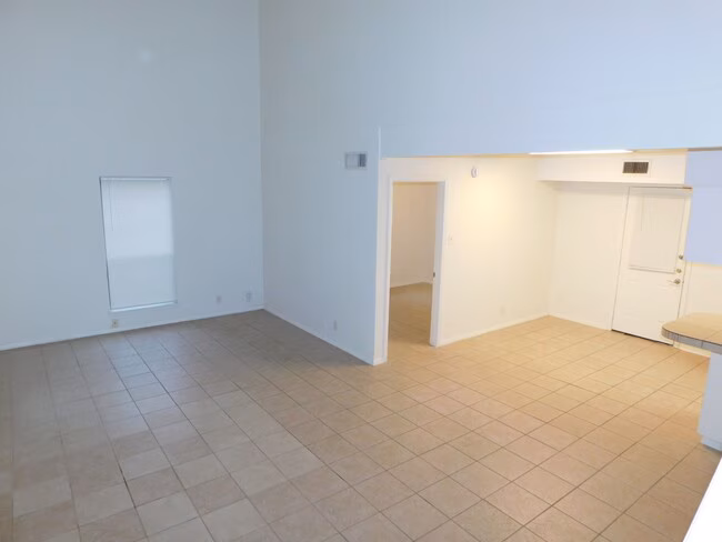 8208 Hood Cir Austin, TX 78745 photo 2