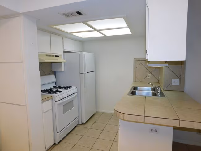 8208 Hood Cir Austin, TX 78745 photo 4