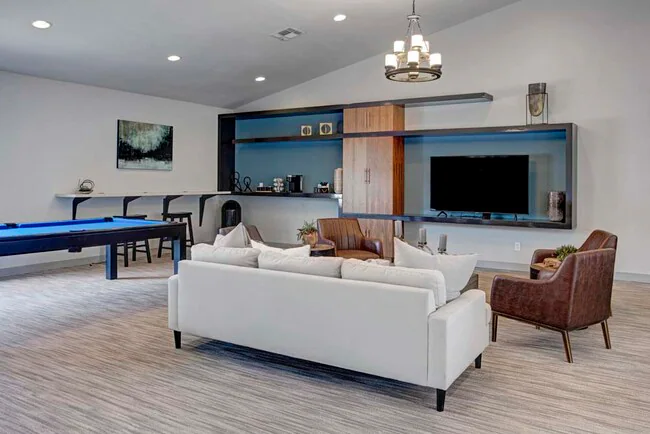 505 West photo 3