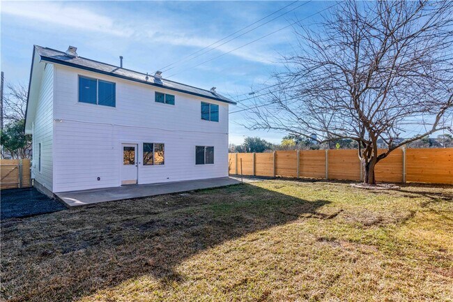 6900 Bennett Ave Austin, TX 78752 photo 3